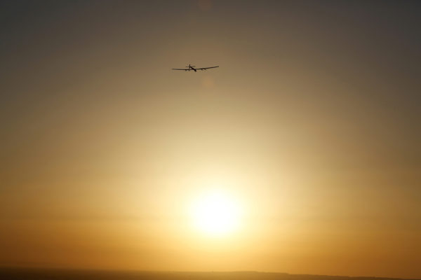 The solar-powered plane Solar Impulse 2, piloted by Swiss aviator Bertrand Piccard, flies before landing at San Pablo airport in Seville, southern Spain June 23, 2016. REUTERS/Marcelo del Pozo - RTX2HQ93